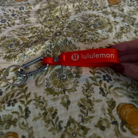 lululemon silicon keychain - Picture 1 of 2